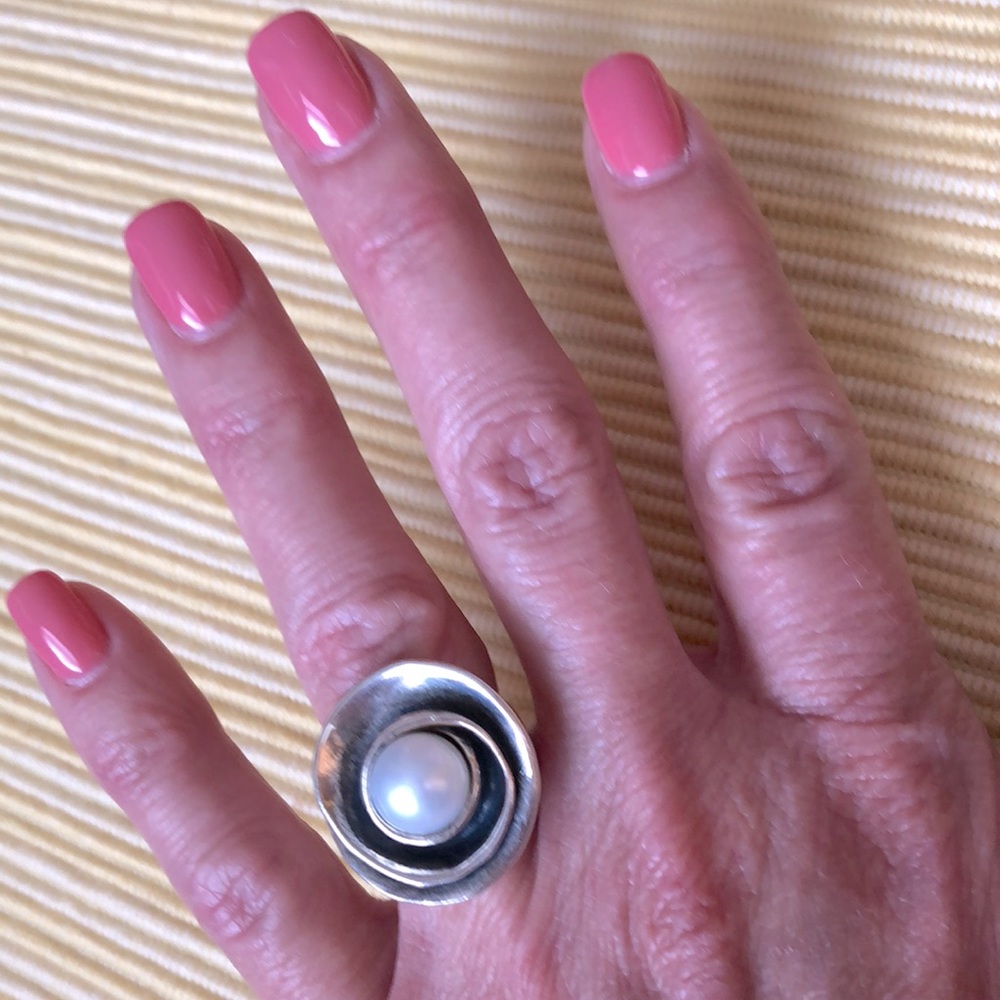 Silpada Lily Pearl Sterling Silver Retired Ring!